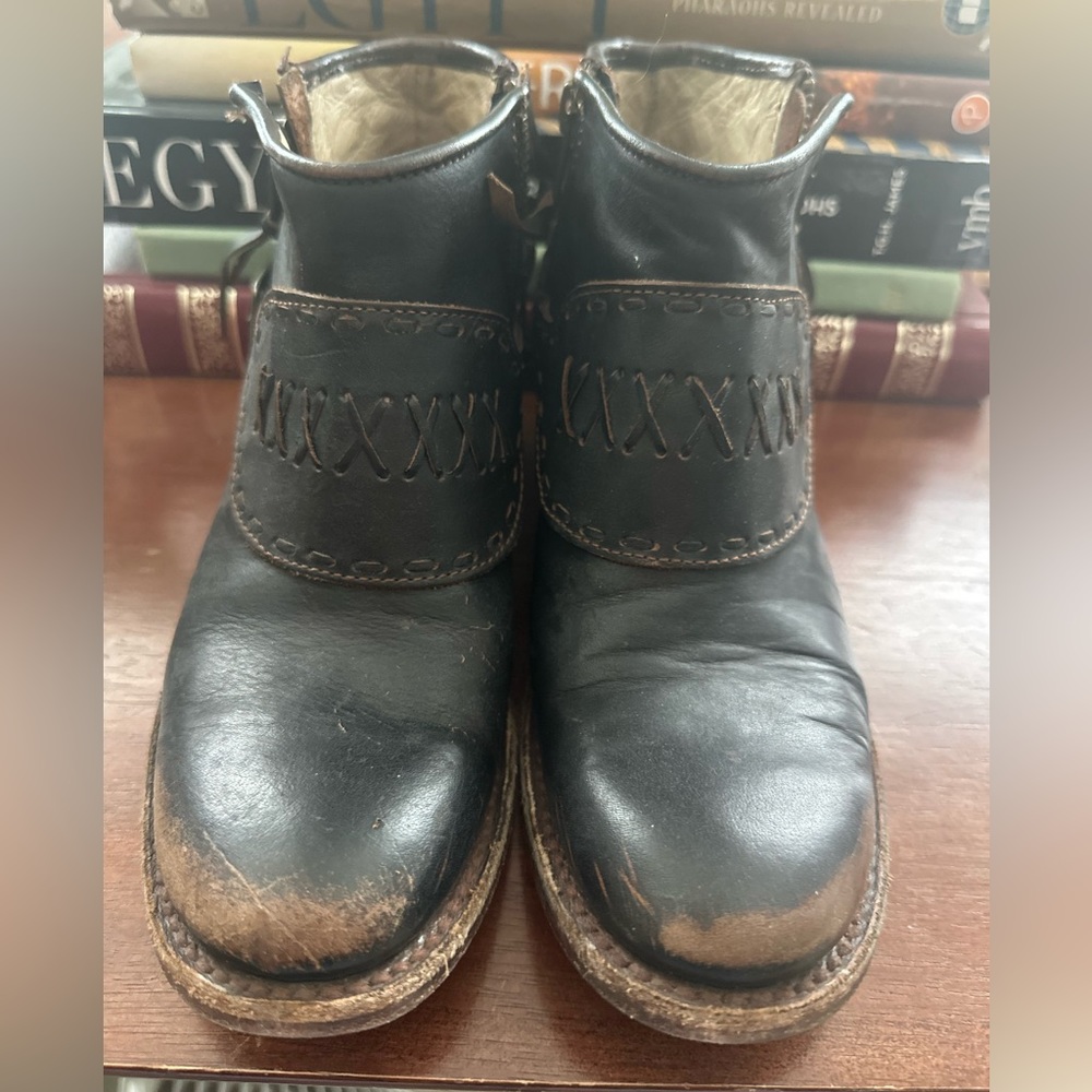 Great little FREEBIRD Bootie! Distressed leather!